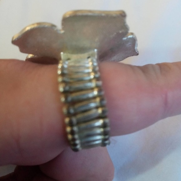 3/$15 Sale- Rhinestone Silver & Marbled Flower Stretc - Picture 3 of 5